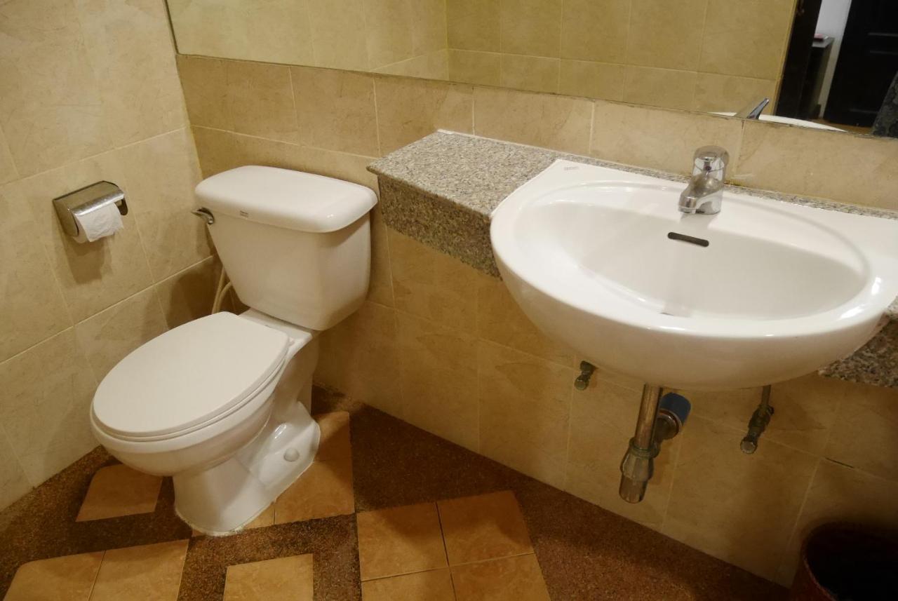 Roma Hotel Khon Kaen Ngoại thất bức ảnh